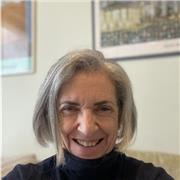 Docente di italiano impartisce lezioni di lingua italiana , letteratura e storia